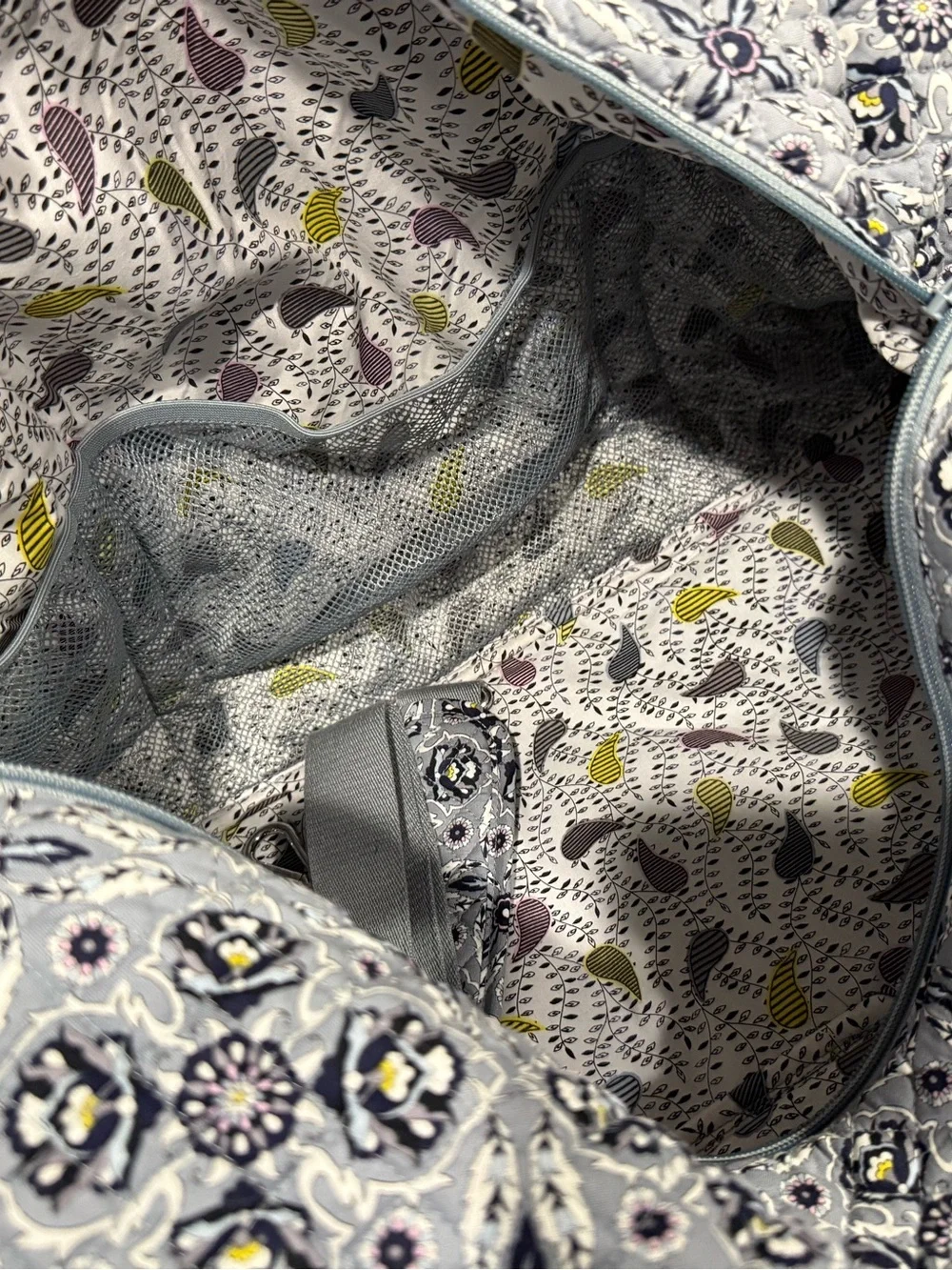 Vera Bradley large Travel Duffel Bag - Light Blue - Picture 2 of 5